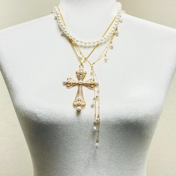 Y2K 2000s style 3 pcs set Gold and white cross necklace with pearls - Picture 1 of 3